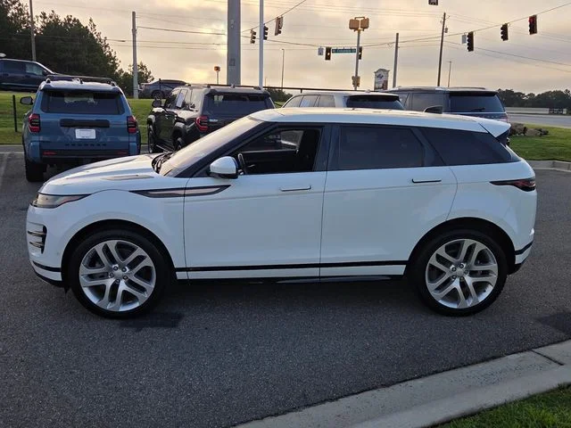 Used 2020  Land Rover R-Dynamic SE image 4