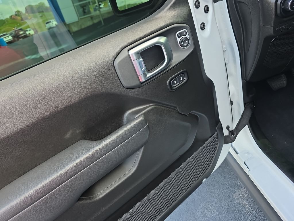 Used 2025 White Jeep Willys image 10