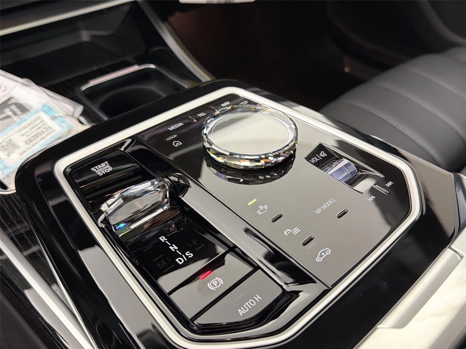 New 2026 Carbon Black Metallic BMW 750e xDrive image 16