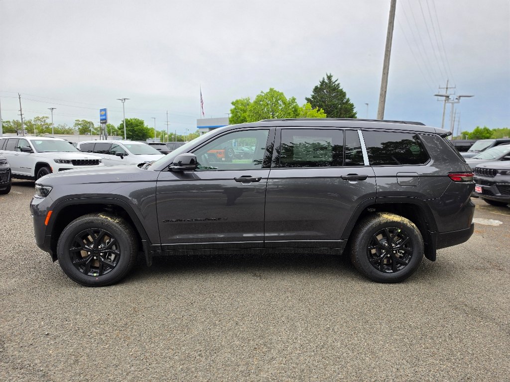 New 2026 Baltic Gray Metallic Clear-Coat Exterior Paint Jeep Laredo image 9