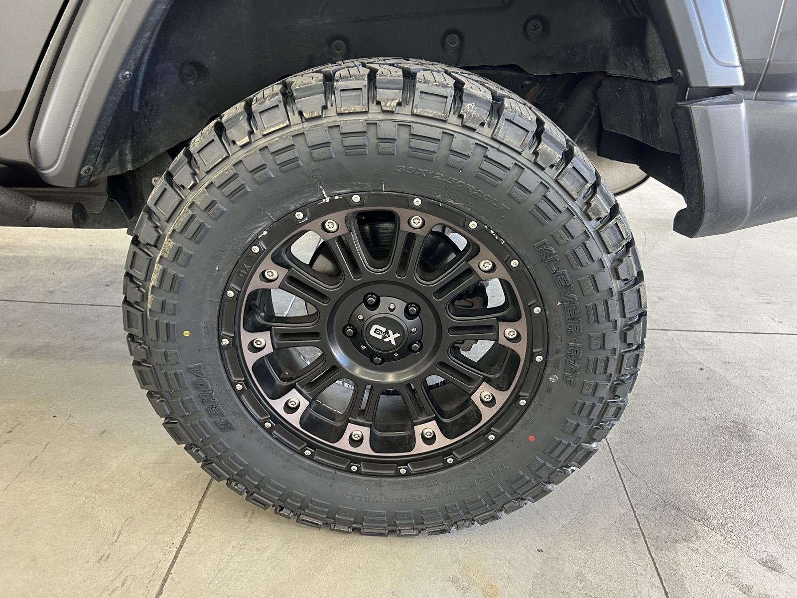 Used 2019 Granite Crystal Metallic Clearcoat Jeep Sport S image 10