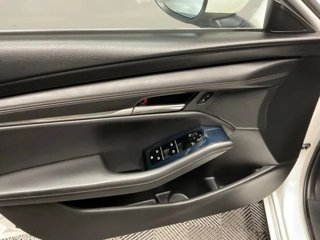 Used 2019 White Mazda Base image 15