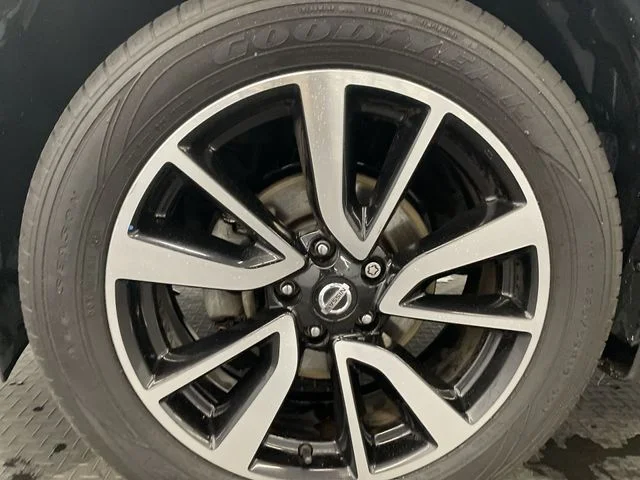 Used 2018 Magnetic Black Nissan SL image 10