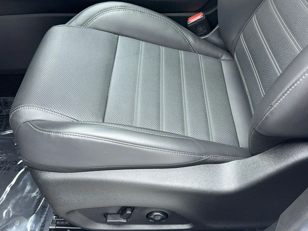 Used 2024 Silver Alfa Romeo Ti image 33