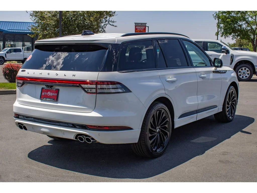 New 2026 PRISTINE WHITE METALLIC Lincoln Reserve image 8