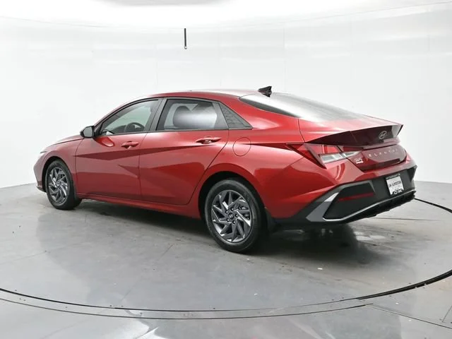 Used 2024 Ultimate Red Hyundai SEL image 5