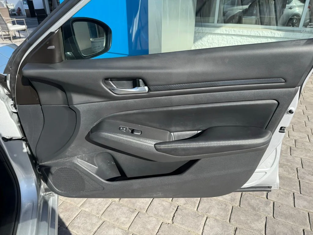 Used 2024 Silver Nissan 2.5 SV image 16