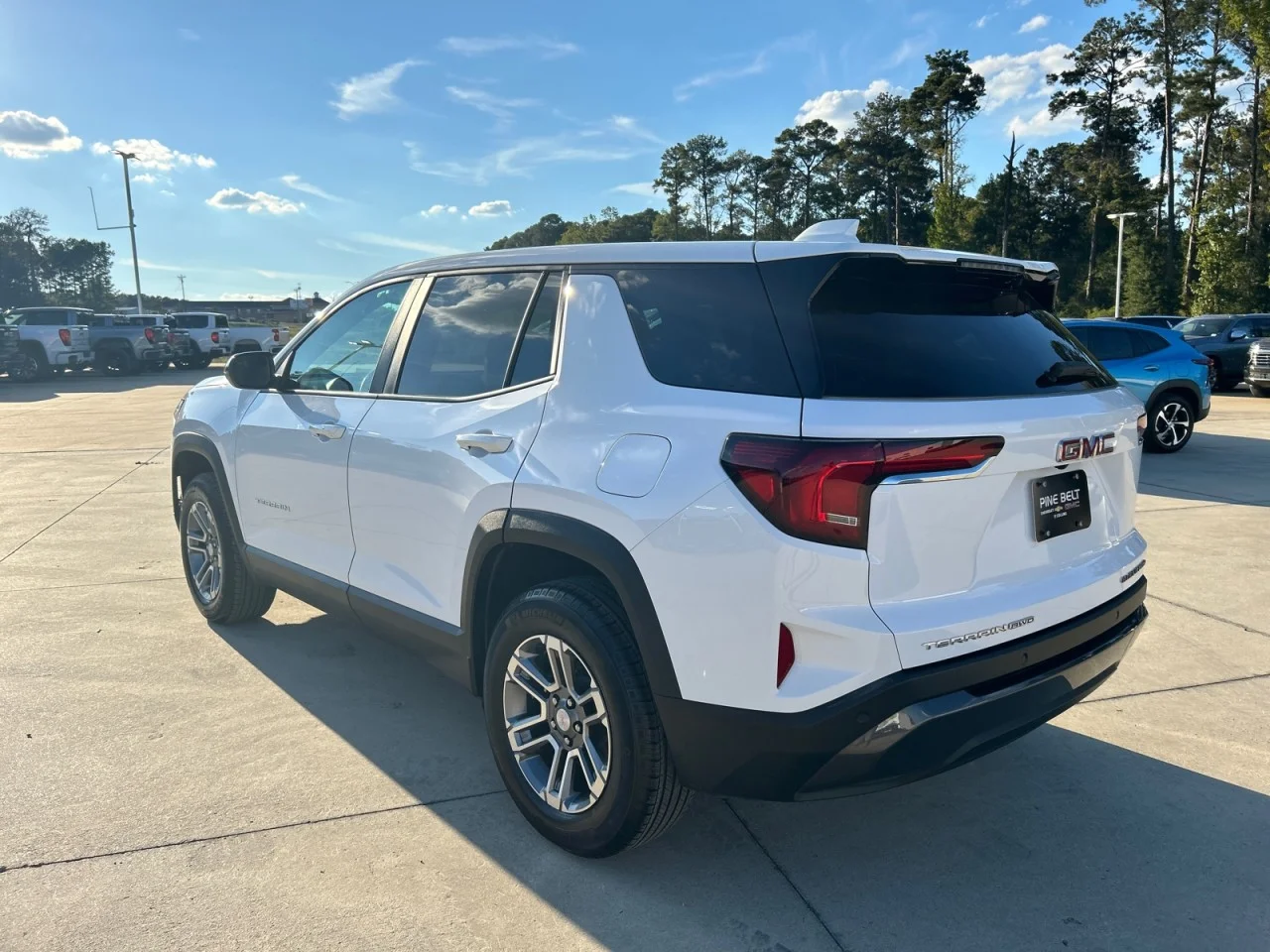 Used 2025 Summit White GMC Elevation image 4