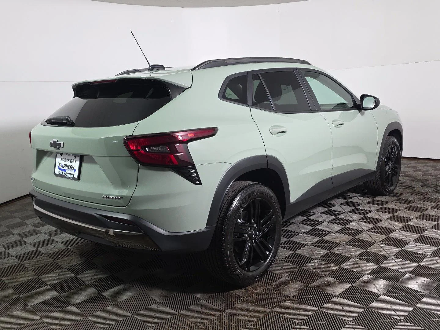Used 2024 Cacti Green Chevrolet ACTIV image 9