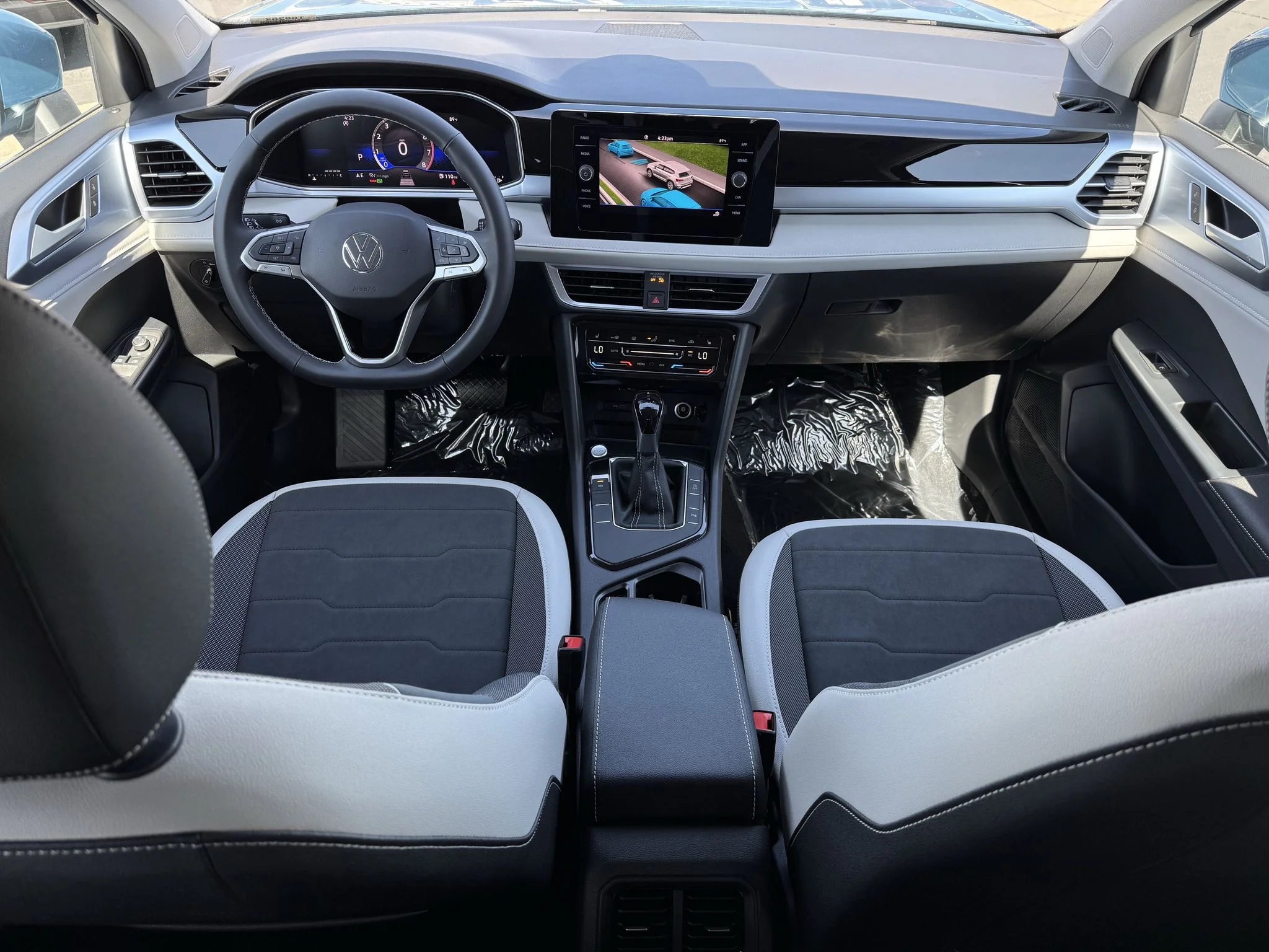 New 2026 Monterey Blue Pearl Volkswagen SE image 28