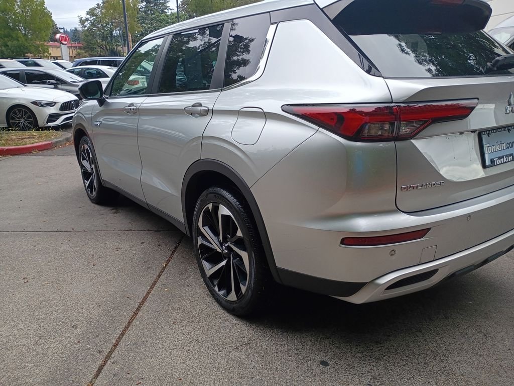 Used 2023 Alloy Silver Metallic Mitsubishi SE image 6