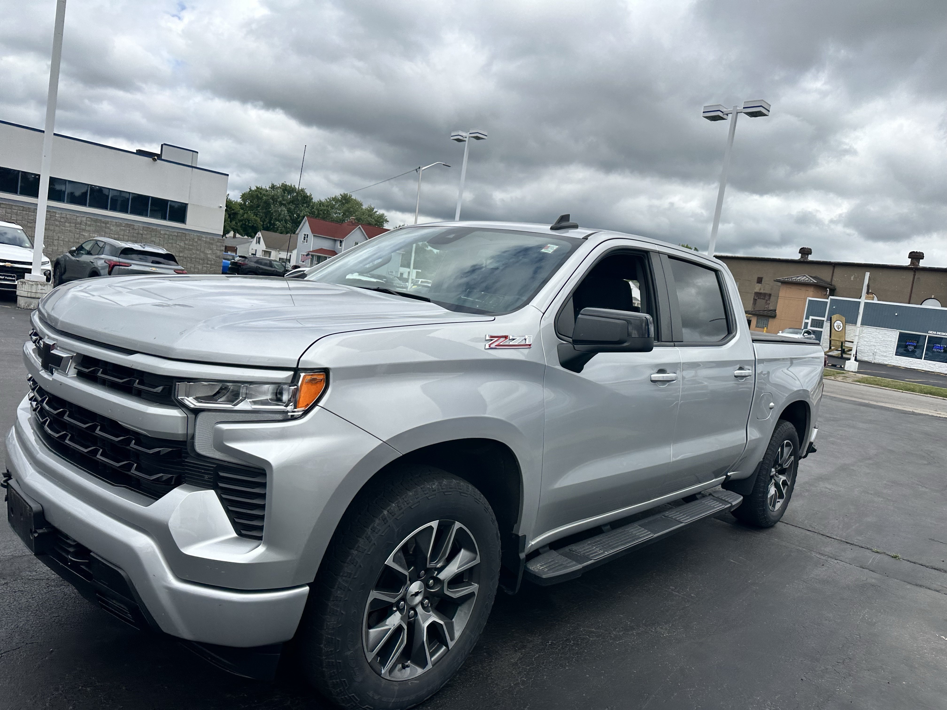 Used 2022 Silver Ice Metallic Chevrolet RST image 3