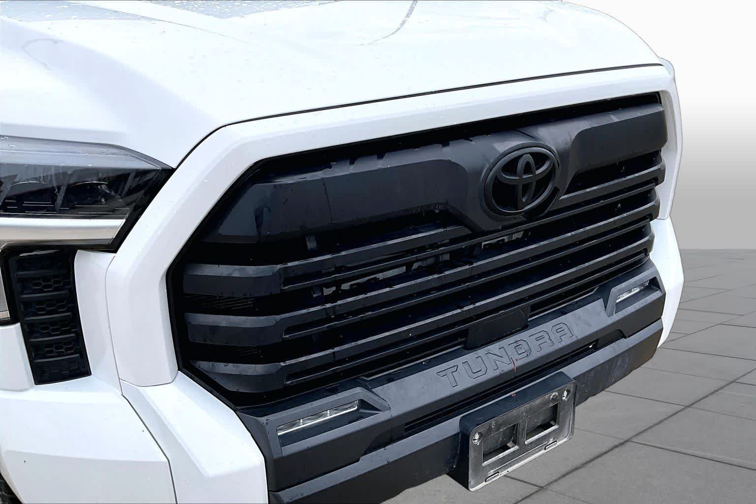 Used 2023 Ice Cap Toyota SR5 image 29