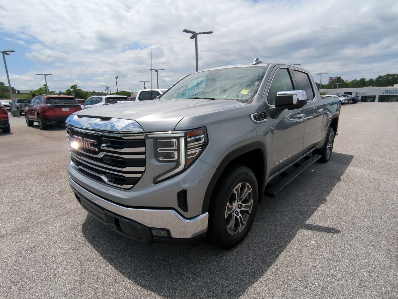 Used 2025 Sterling Metallic GMC SLT image 7