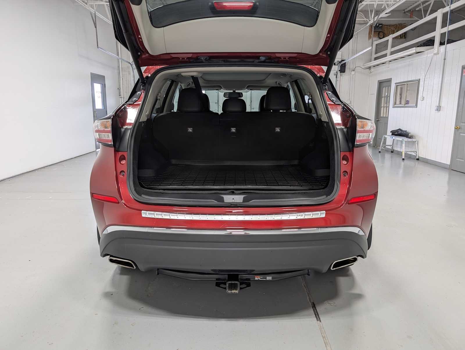 Used 2018 CAYENNE RED Nissan SL image 41