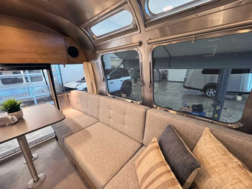 New 2027 SILVER AIRSTREAM  image 37