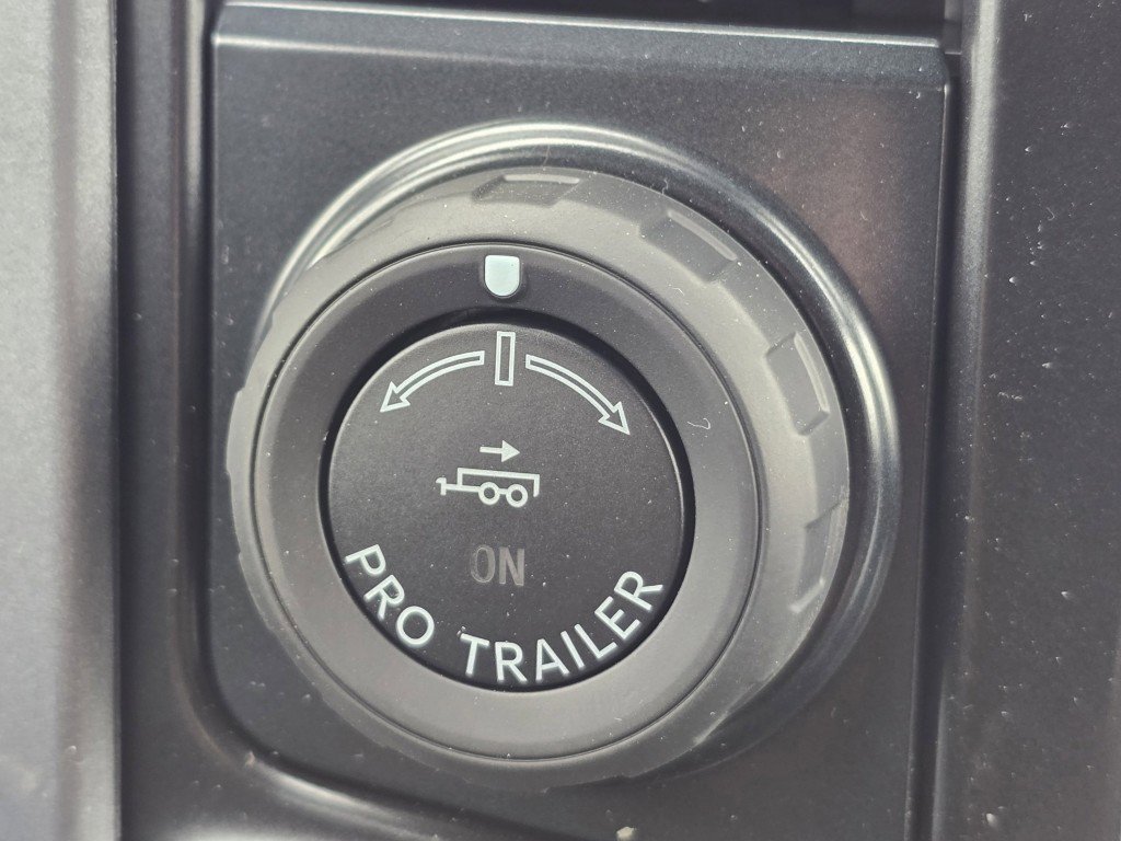 New 2026 Oxford White Ford XLT image 9