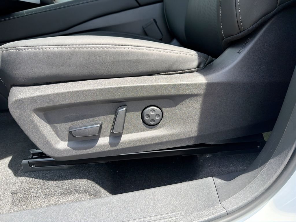 New 2026 White Pearl Nissan Platinum image 21