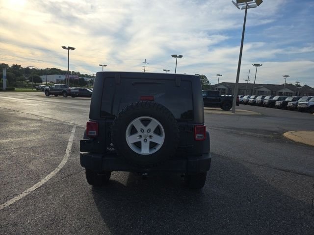 Used 2017 Gray Jeep Unlimited Sport image 4