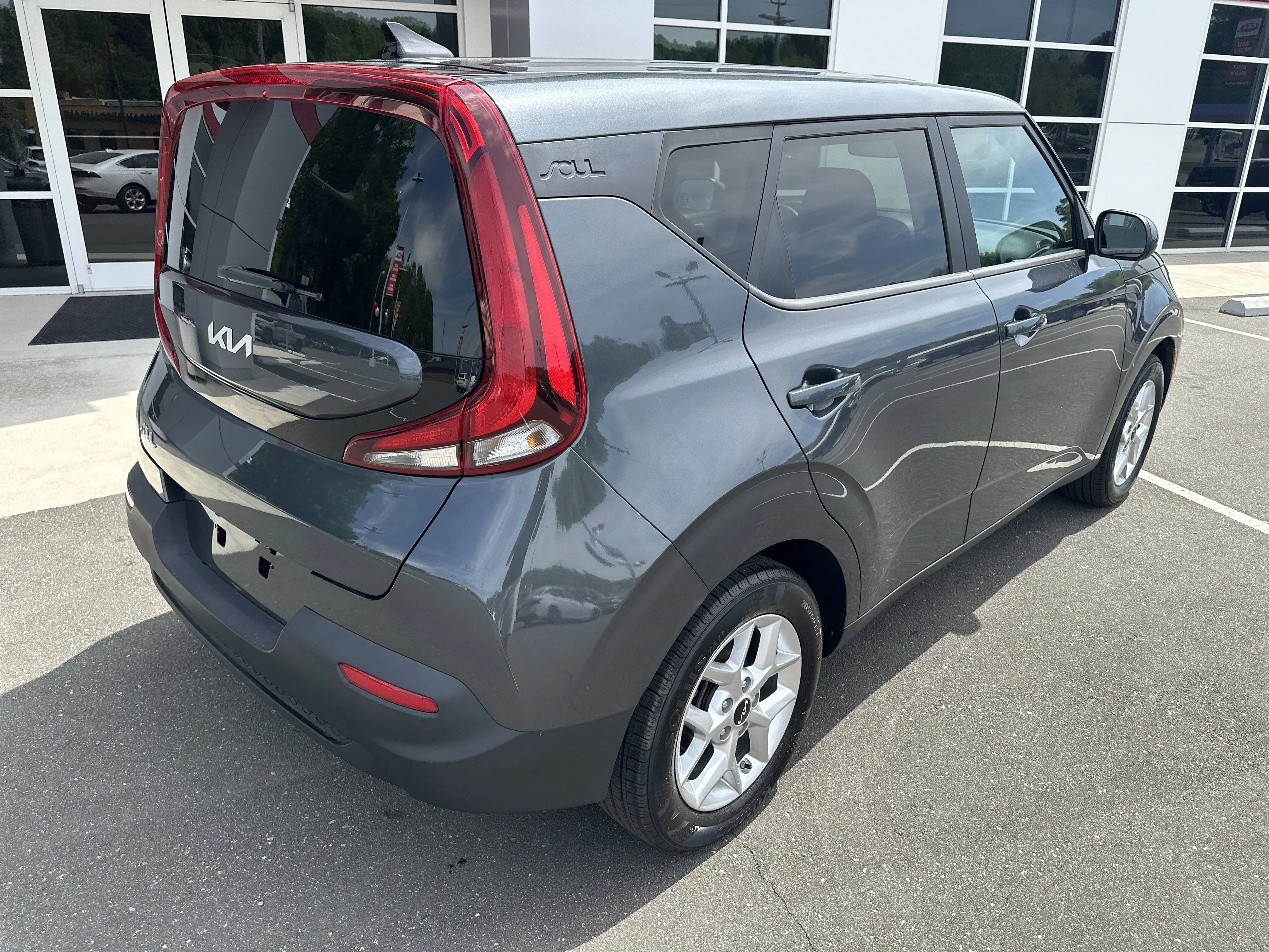 Used 2022 Gravity Gray Kia LX image 8