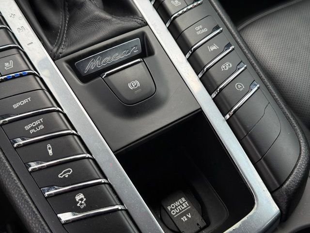 Used 2018 Red Porsche Base image 32