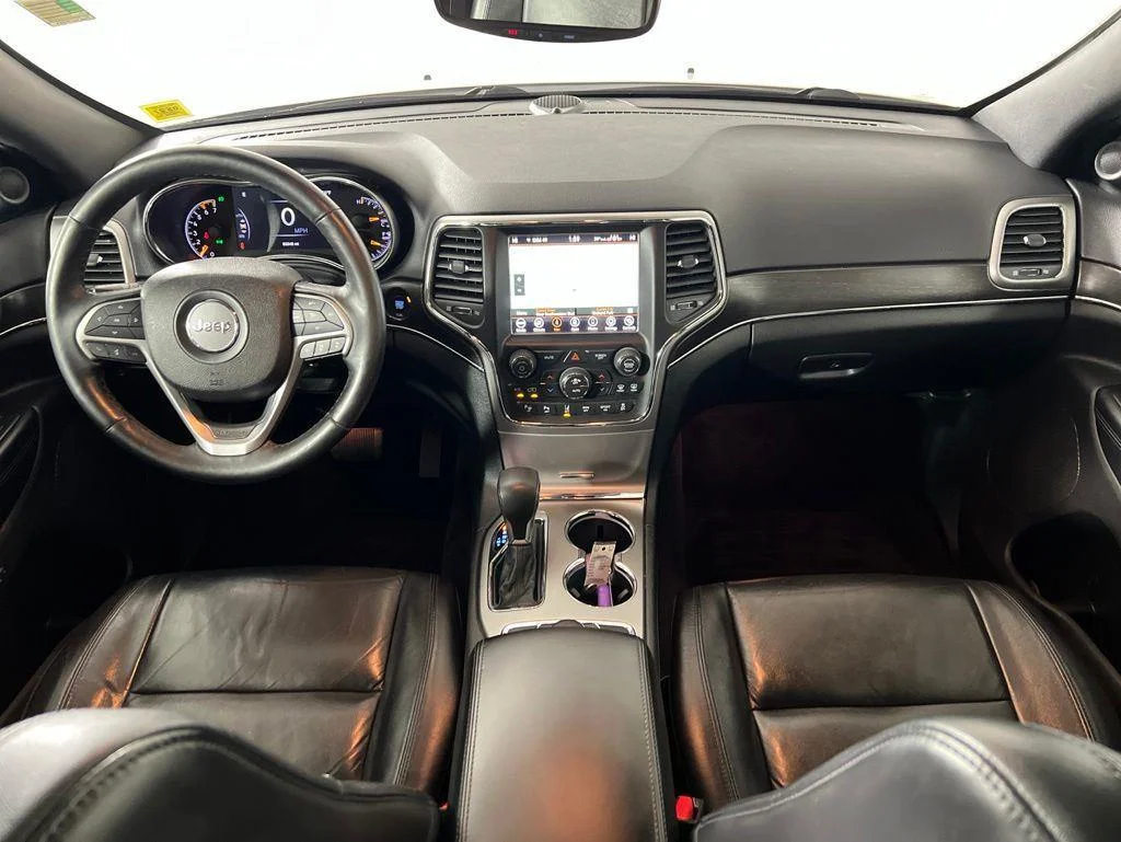 Used 2018 Bright White Clearcoat Jeep Limited image 28