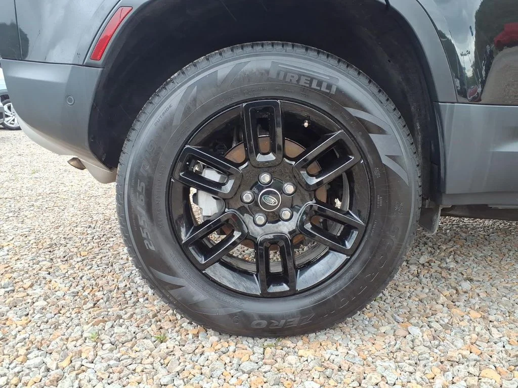 Used 2025  Land Rover S image 25