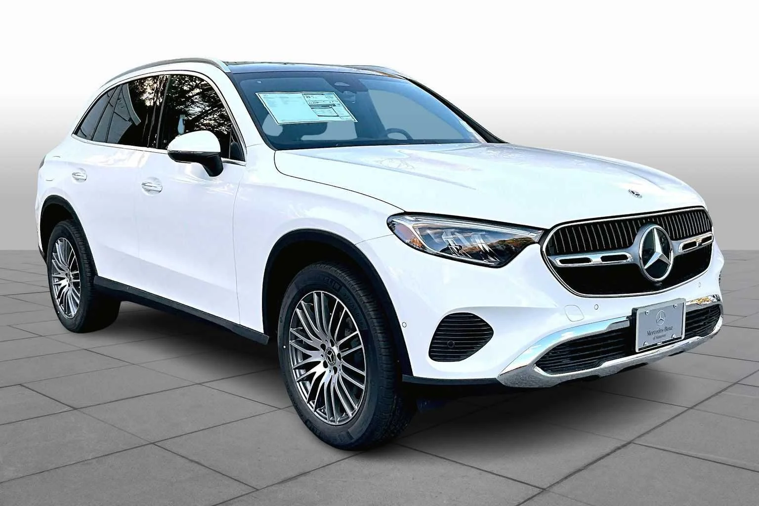 New 2026 Polar White Mercedes-Benz GLC 300 image 2