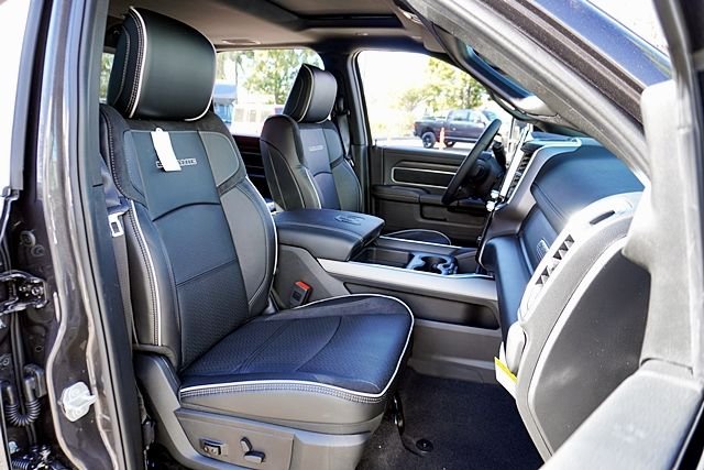 New 2026 Granite Crystal Metallic Clear-Coat Exterior Paint RAM Laramie image 18