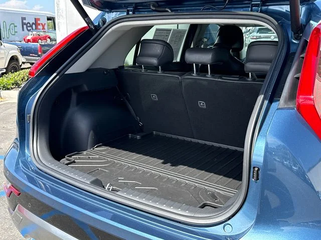 Used 2024 Mineral Blue Kia SX image 14