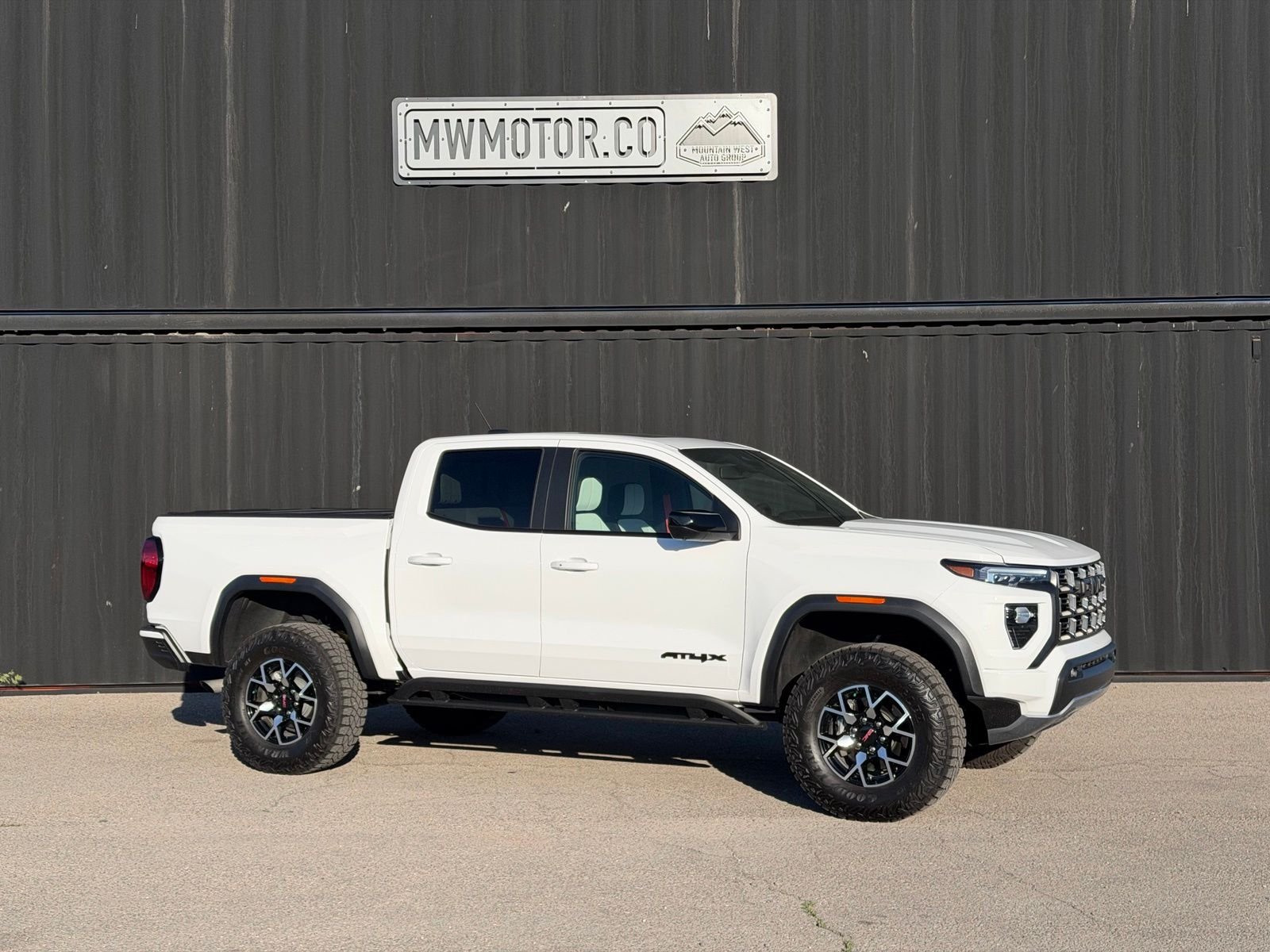 2026 GMC Canyon 4WD AT4X Crew Cab Short Box's photo