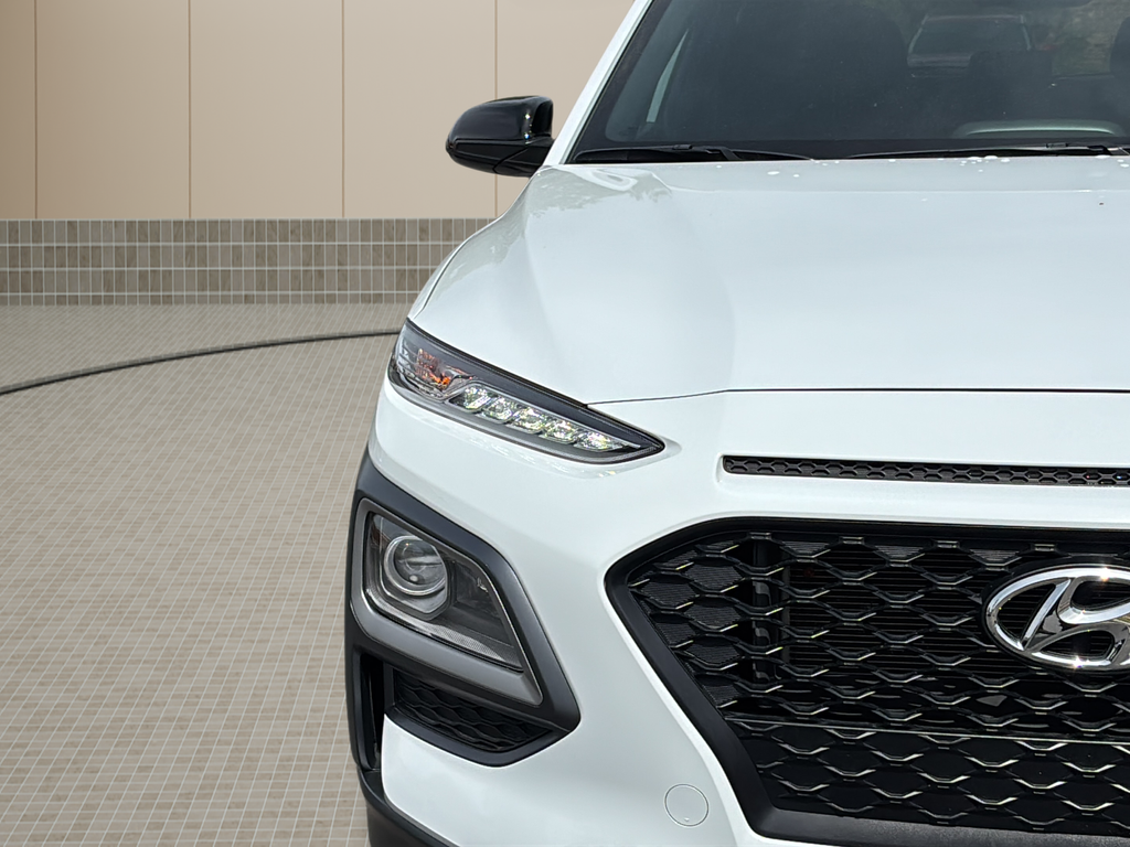 Used 2021 Chalk White Hyundai NIGHT image 10