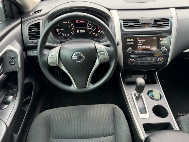 Used 2015 Red Nissan 2.5 S image 19