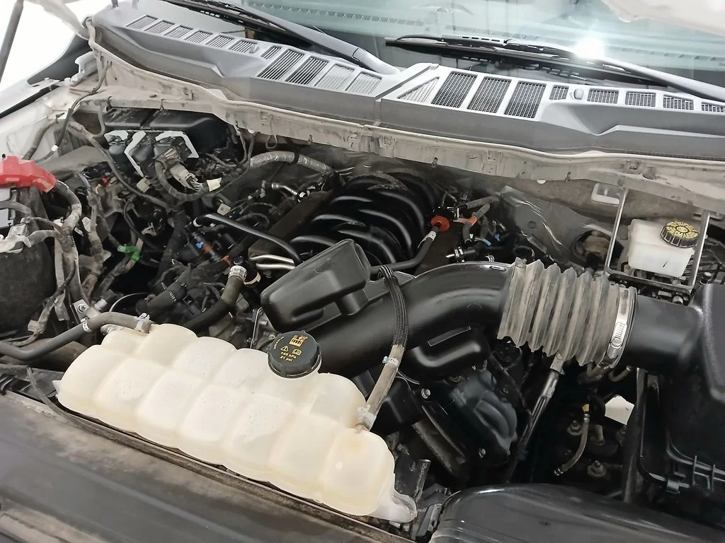 Used 2021 White Ford XL image 27