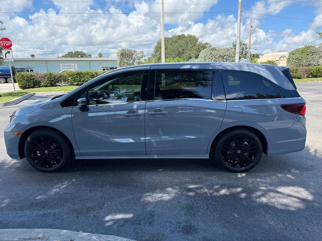 New 2026 Sonic Gray Pearl Honda Sport-L image 2