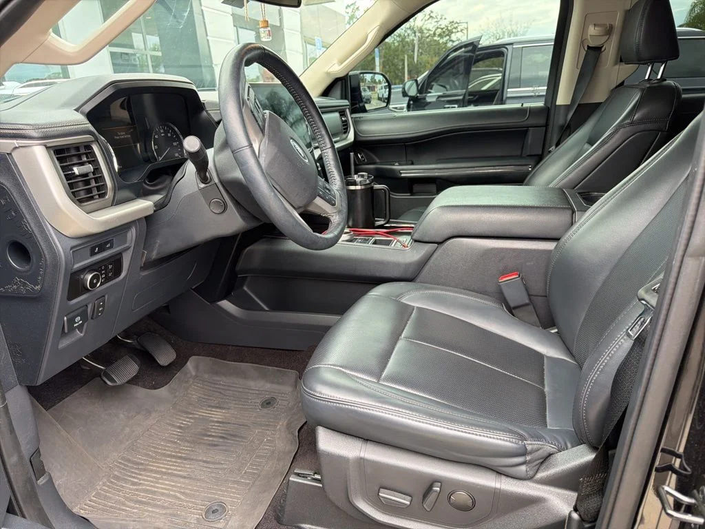Used 2023 Black Ford XLT image 2