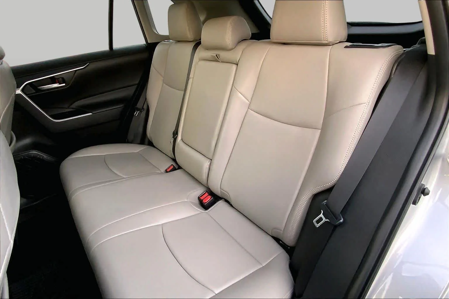 Used 2023 Silver Sky Metallic Toyota XLE image 20
