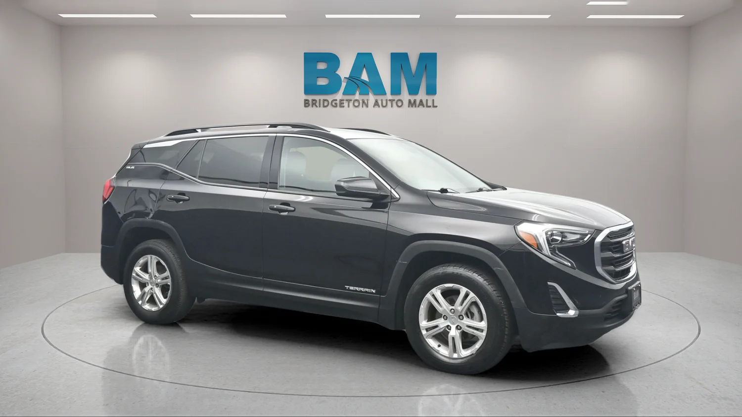 Used 2020 Black GMC SLE image 1