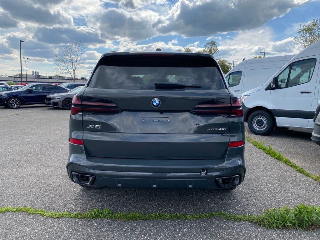 New 2026 Dravit Grey Metallic BMW xDrive40i image 3