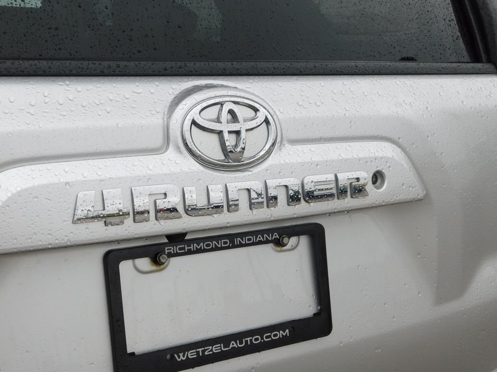 Used 2020 Classic Silver Metallic Toyota SR5 image 32