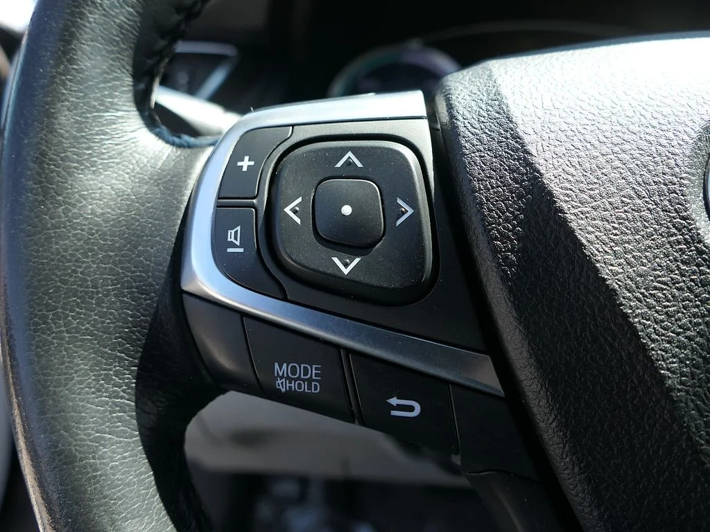 Used 2017 Gray Toyota XLE image 16