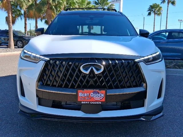 New 2026 2T RAD WHT INFINITI Sport AWD image 2