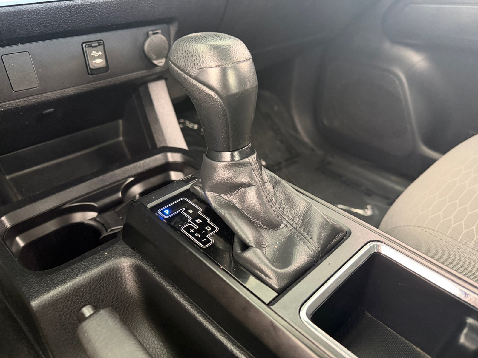 Used 2018 Midnight Black Metallic Toyota SR image 21
