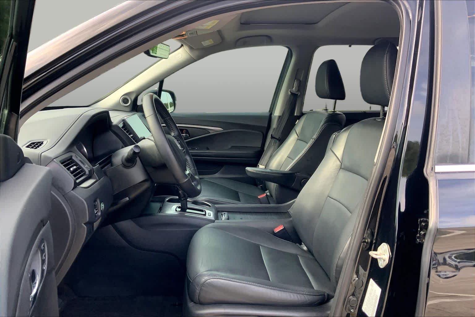 Used 2020 Crystal Black Pearl Honda EX-L image 8
