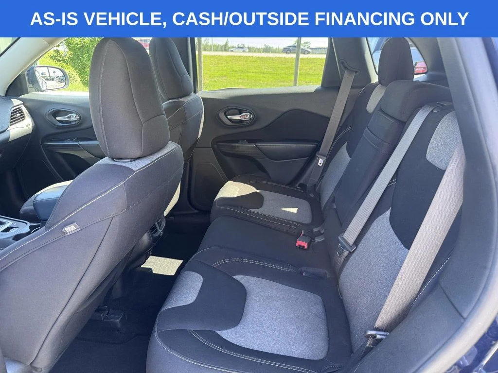 Used 2014 Blue Jeep Latitude image 12