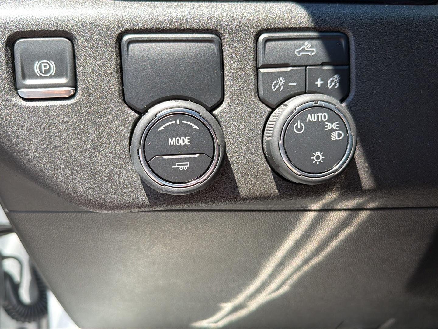 Used 2025 Summit White Chevrolet LT image 19