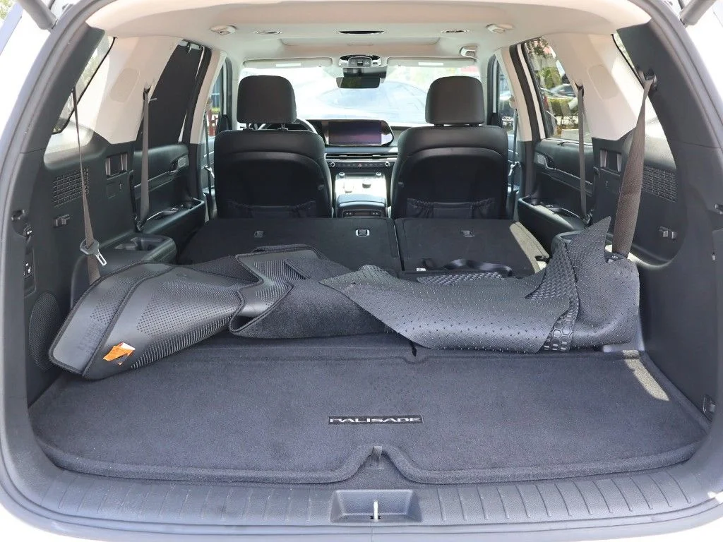 Used 2024 White Hyundai SEL image 21