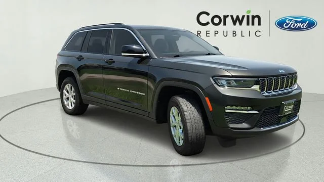 Used 2023 Rocky Mountain Pearlcoat Jeep Limited image 8