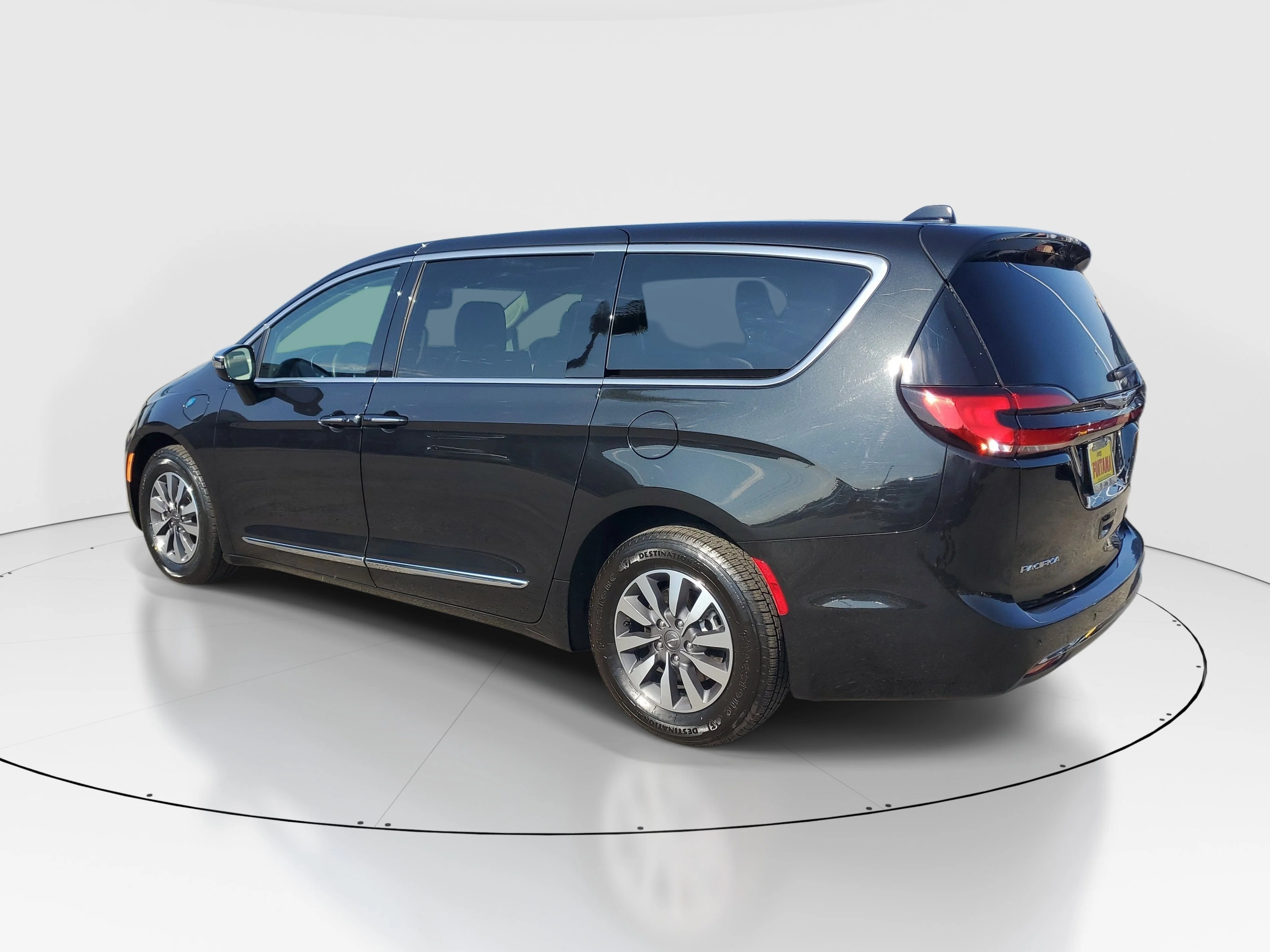 Used 2023 Black Chrysler Limited image 3