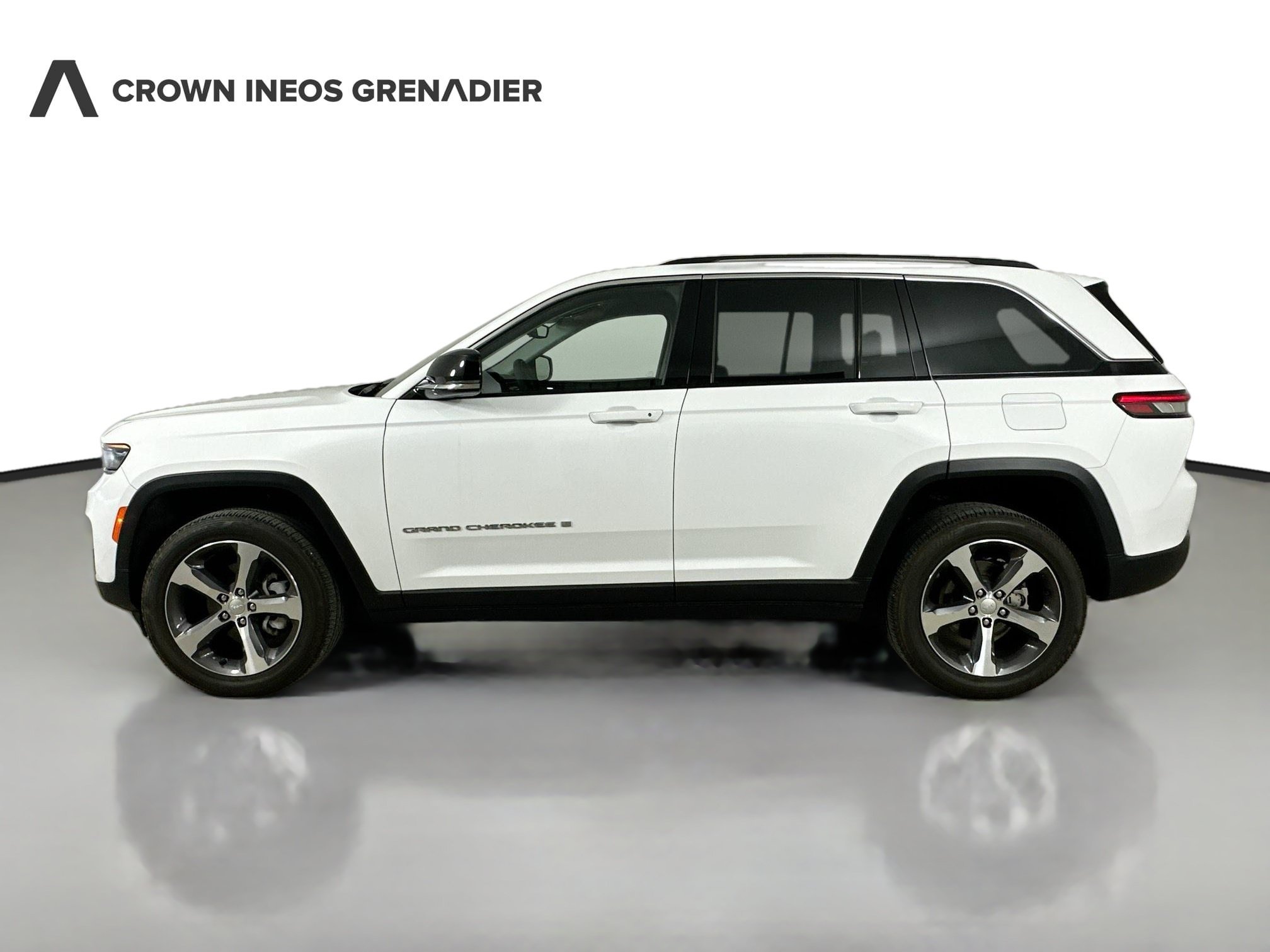 Used 2023 Bright White Clearcoat Jeep Limited image 8